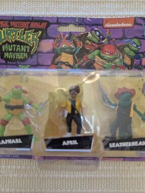 Teenage Mutant Ninja Turtles Mutant Mayhem April O'Neil 3-Figure Pack - Yellow